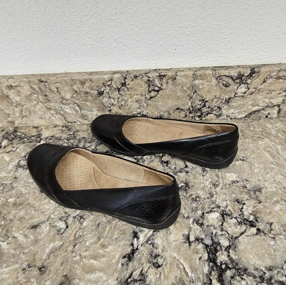 Shoes - Picture 2 of 5